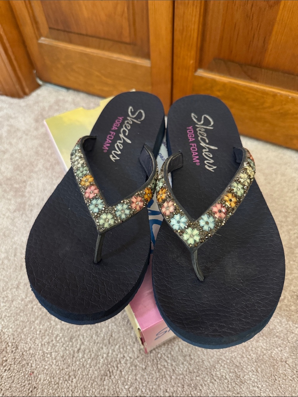 Skechers Navy Flip Flop Sandals with Multicolor Floral Straps New